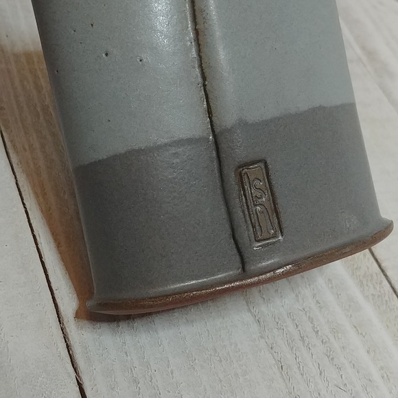 Small Sh Clay Vase Holder - Picture 3 of 5